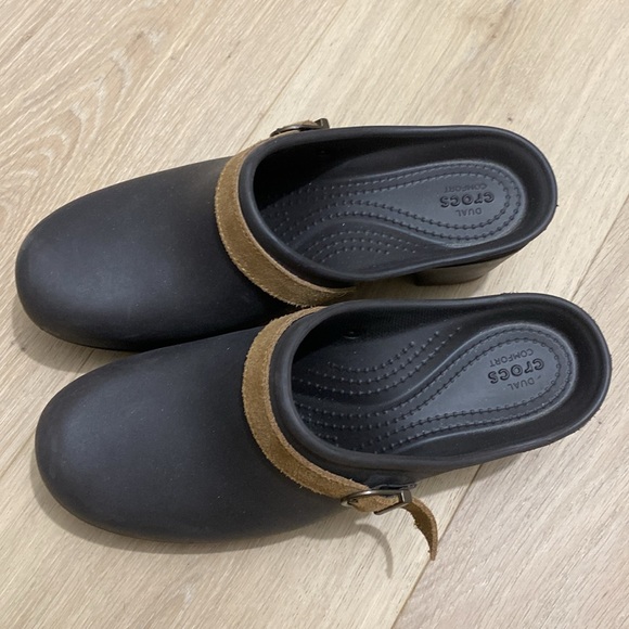 Crocs Clogs - Picture 2 of 7